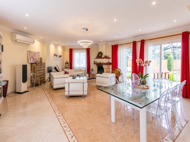 5 Bedrooms Villa in Mijas