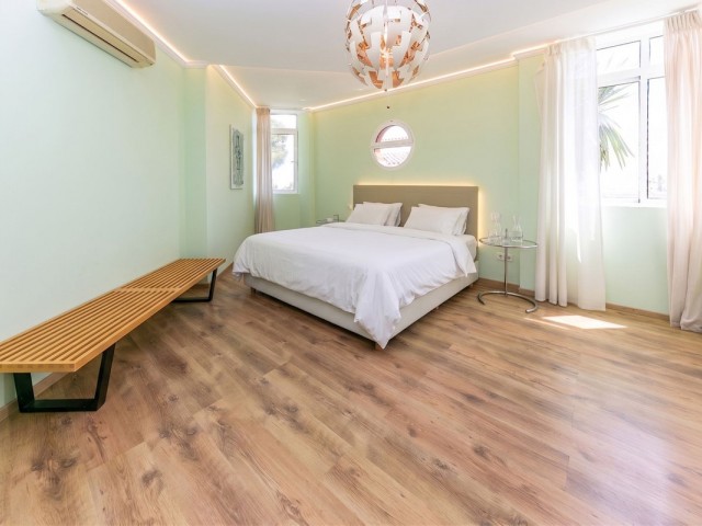 5 Bedrooms Villa in Mijas