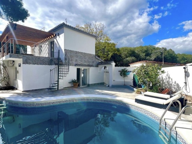 Villa avec 4 Chambres  à Elviria