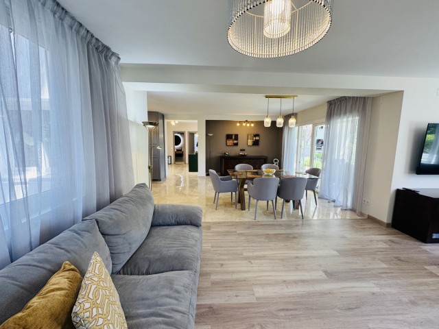 Villa avec 4 Chambres  à Elviria