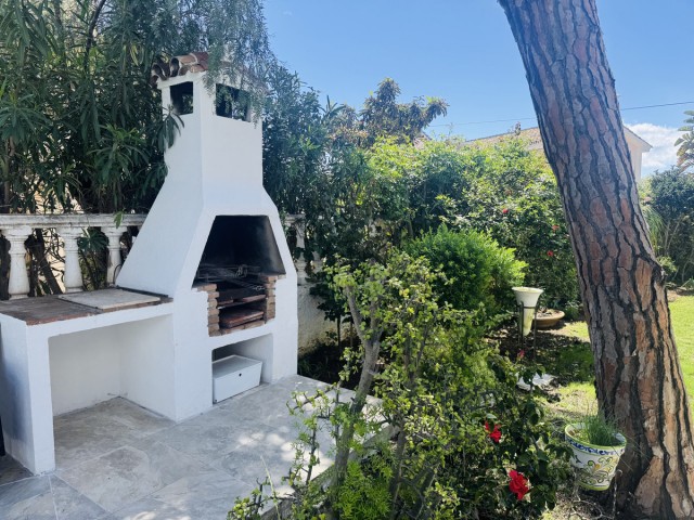 Villa avec 4 Chambres  à Elviria