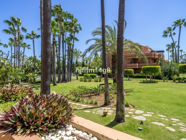 Apartamento con 2 Dormitorios  en Puerto Banús