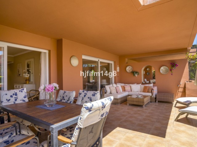 Apartamento con 2 Dormitorios  en Puerto Banús