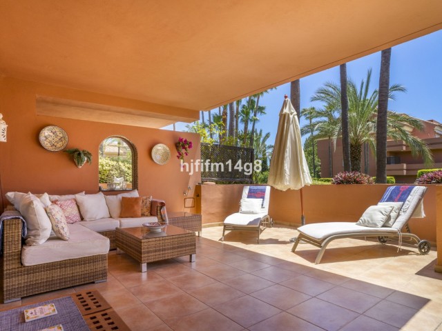 Apartamento con 2 Dormitorios  en Puerto Banús