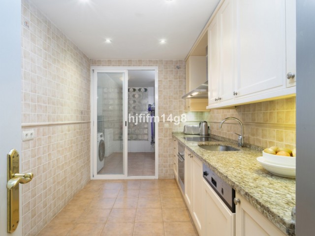Apartamento con 2 Dormitorios  en Puerto Banús