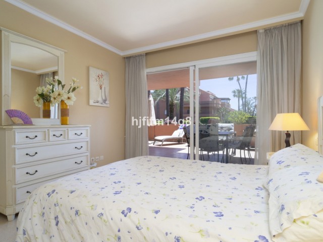 Apartamento con 2 Dormitorios  en Puerto Banús
