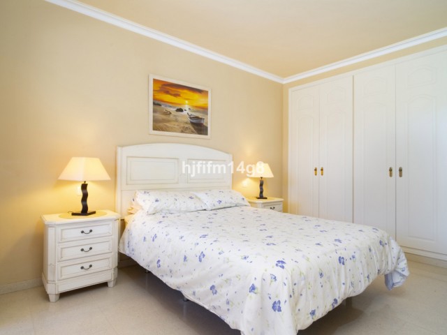 Apartamento con 2 Dormitorios  en Puerto Banús