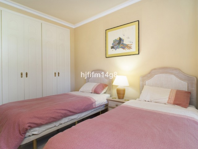 Apartamento con 2 Dormitorios  en Puerto Banús