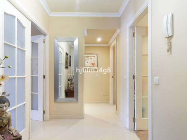 Apartamento con 2 Dormitorios  en Puerto Banús