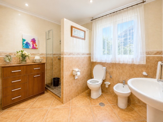 Villa avec 3 Chambres  à Estepona