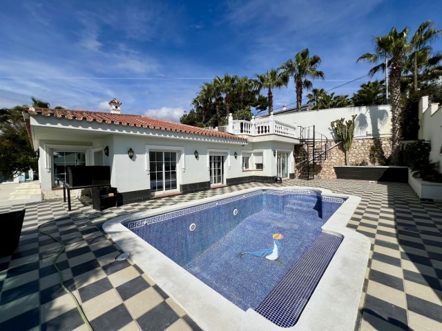 5 Bedrooms Villa in El Chaparral