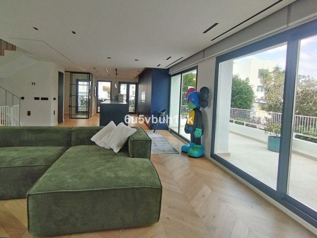Appartement avec 3 Chambres  à Marbella