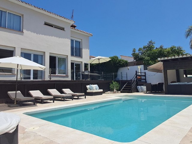 6 Bedrooms Villa in Marbella