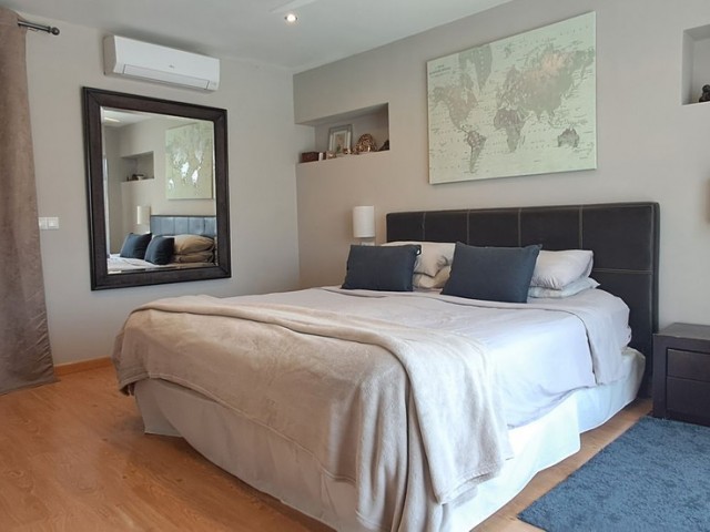 6 Bedrooms Villa in Marbella