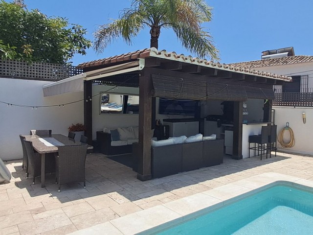 6 Bedrooms Villa in Marbella
