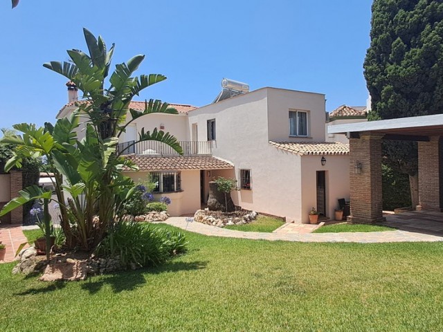6 Bedrooms Villa in Marbella