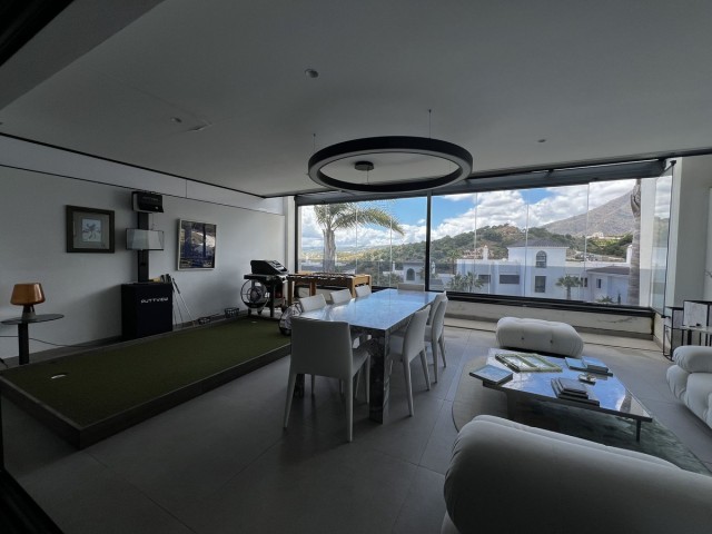 Apartamento con 2 Dormitorios  en Estepona