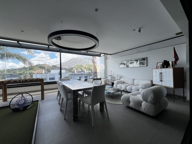 Apartamento con 2 Dormitorios  en Estepona
