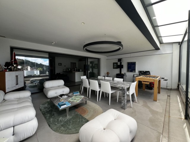 Apartamento con 2 Dormitorios  en Estepona