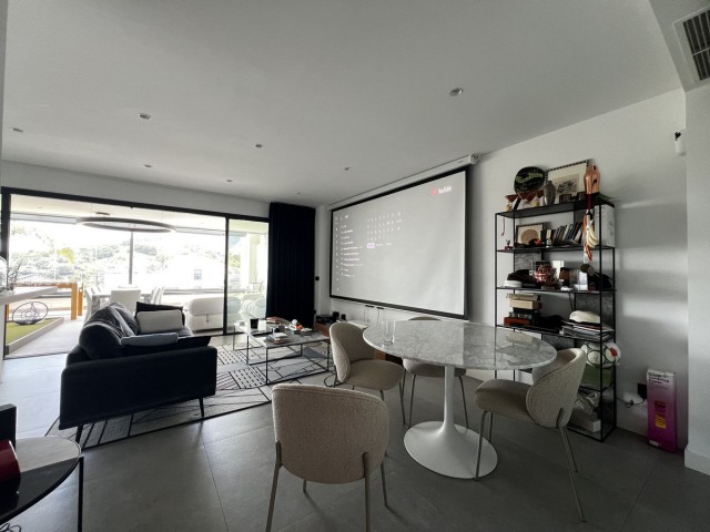 Apartamento con 2 Dormitorios  en Estepona