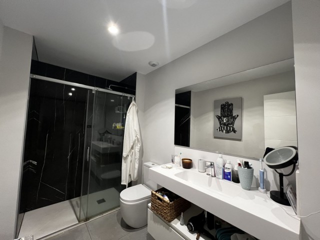 Apartamento con 2 Dormitorios  en Estepona
