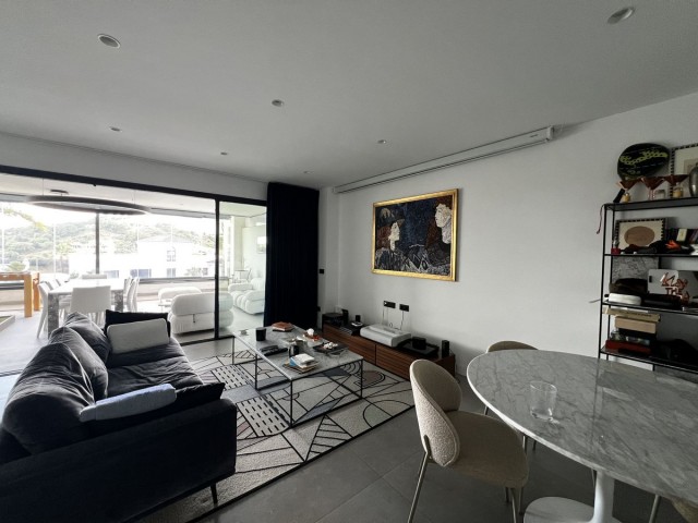 Apartamento con 2 Dormitorios  en Estepona