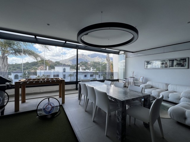 Apartamento con 2 Dormitorios  en Estepona