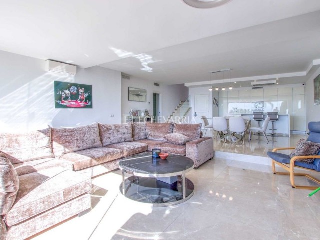 Maison mitoyenne avec 4 Chambres  à Marbella