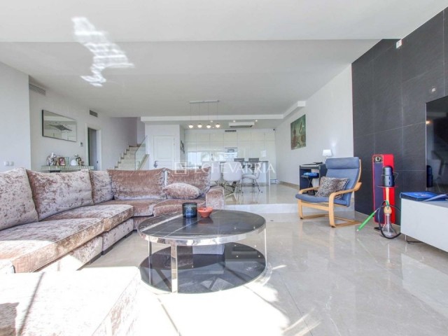 Maison mitoyenne avec 4 Chambres  à Marbella