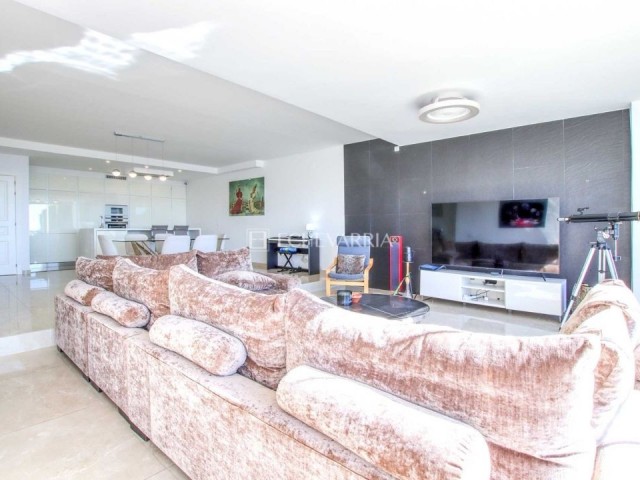Maison mitoyenne avec 4 Chambres  à Marbella