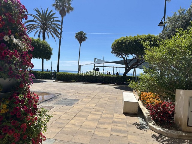 Apartamento con 2 Dormitorios  en Estepona