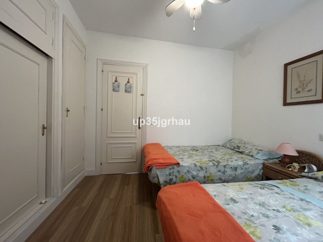 Apartamento con 2 Dormitorios  en Estepona