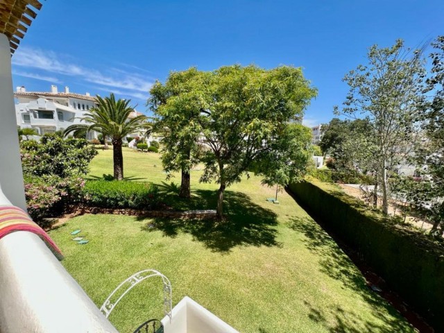2 Bedrooms Apartment in Elviria