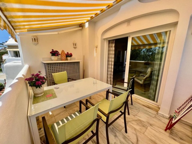 2 Bedrooms Apartment in Elviria