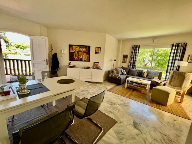 2 Bedrooms Apartment in Elviria