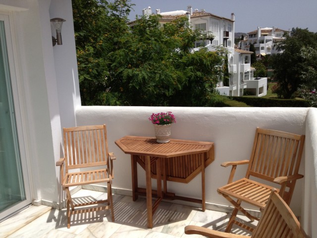 2 Bedrooms Apartment in Elviria