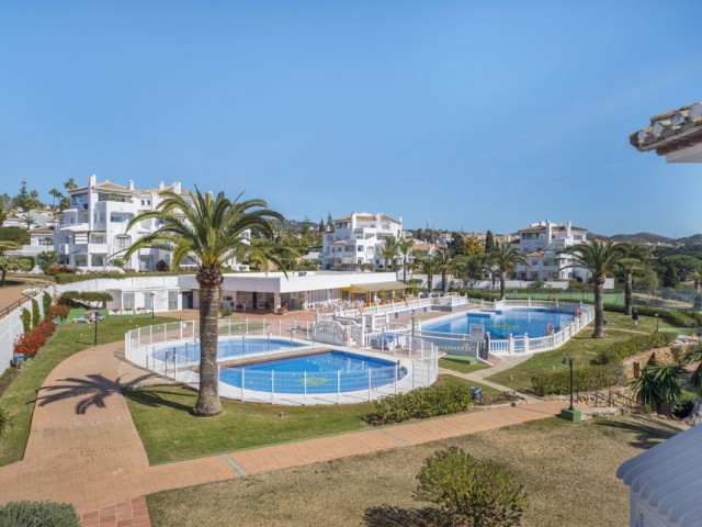 2 Bedrooms Apartment in Elviria