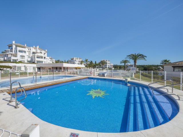 2 Bedrooms Apartment in Elviria