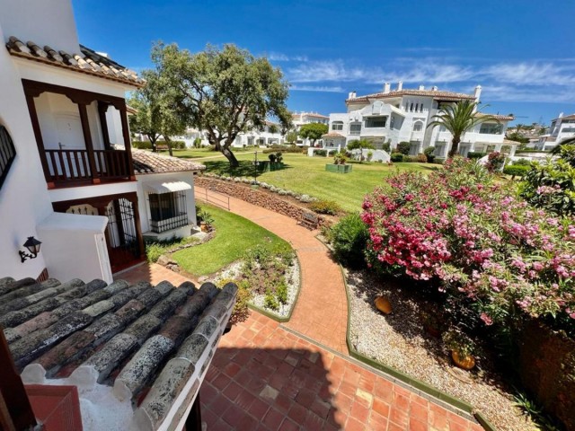 2 Bedrooms Apartment in Elviria