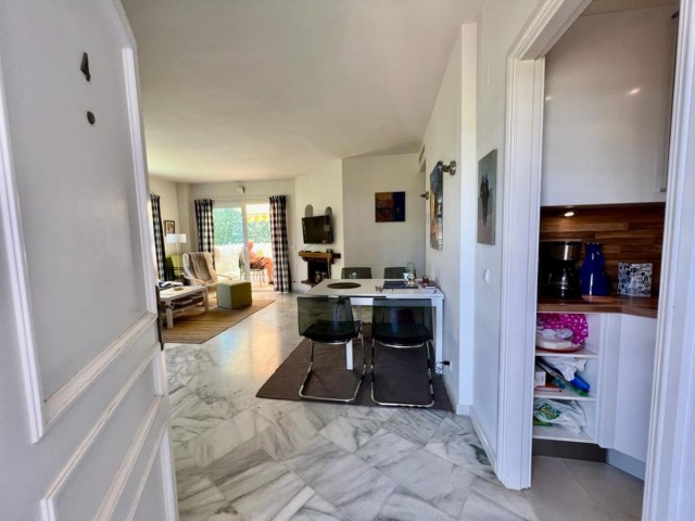 2 Bedrooms Apartment in Elviria