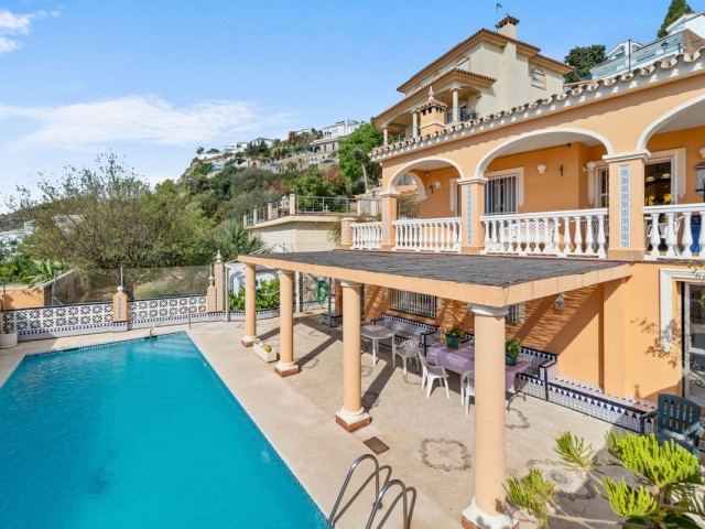 4 Bedrooms Villa in Benalmadena