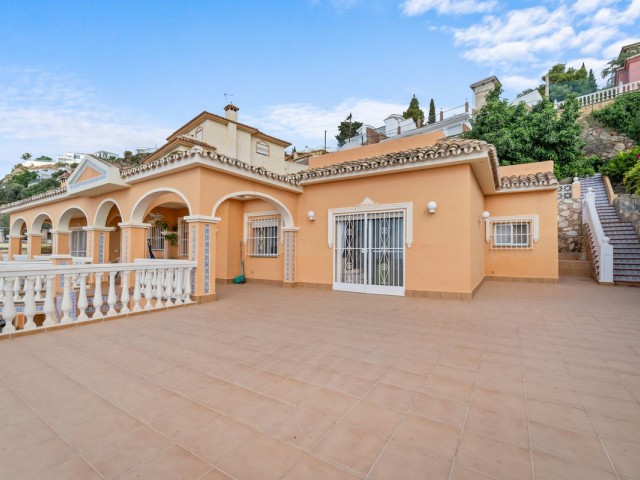 4 Bedrooms Villa in Benalmadena