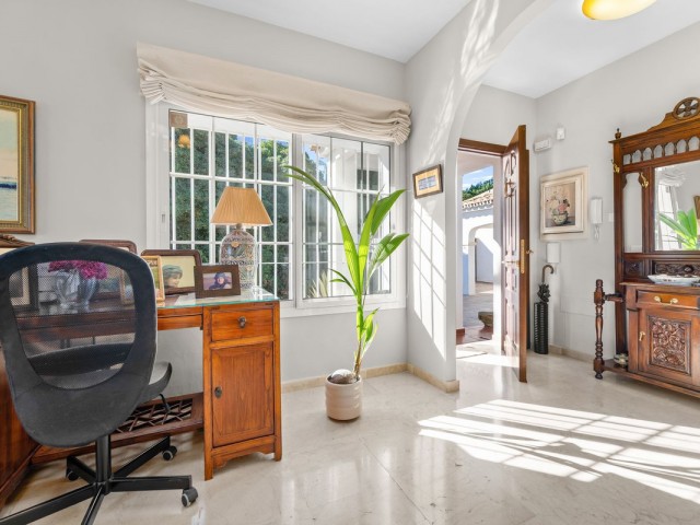 4 Bedrooms Villa in Mijas
