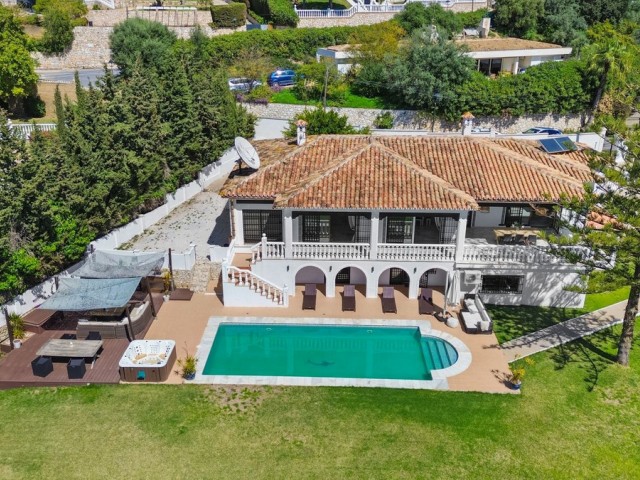 6 Bedrooms Villa in Mijas