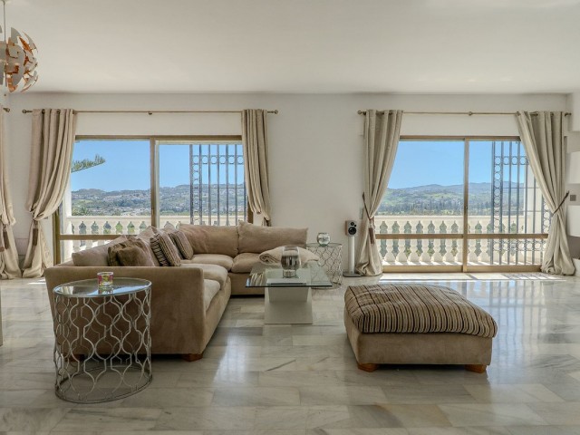 6 Bedrooms Villa in Mijas