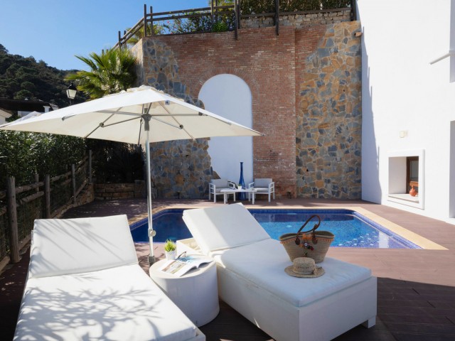 4 Bedrooms Villa in Benahavís