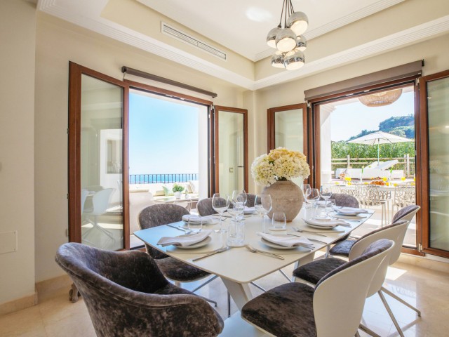 4 Bedrooms Villa in Benahavís