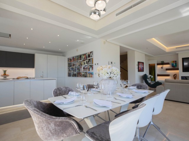 4 Bedrooms Villa in Benahavís