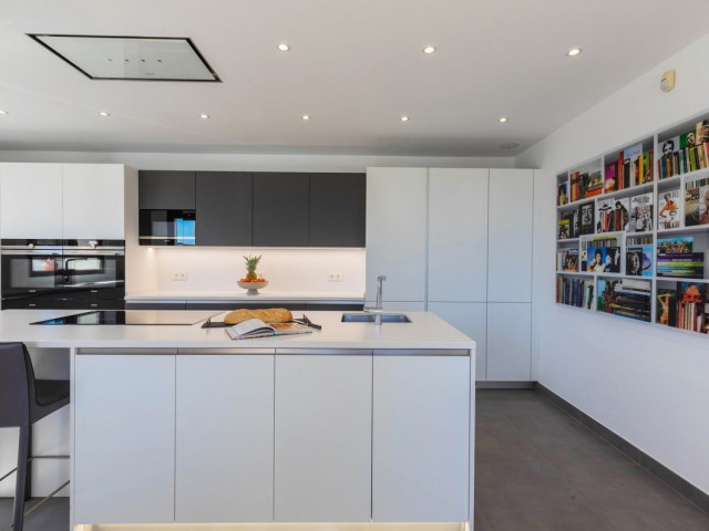 4 Bedrooms Villa in Benahavís