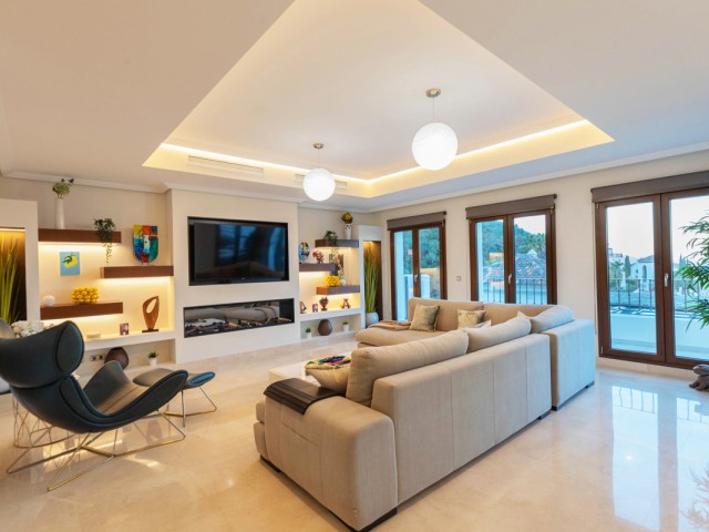 4 Bedrooms Villa in Benahavís
